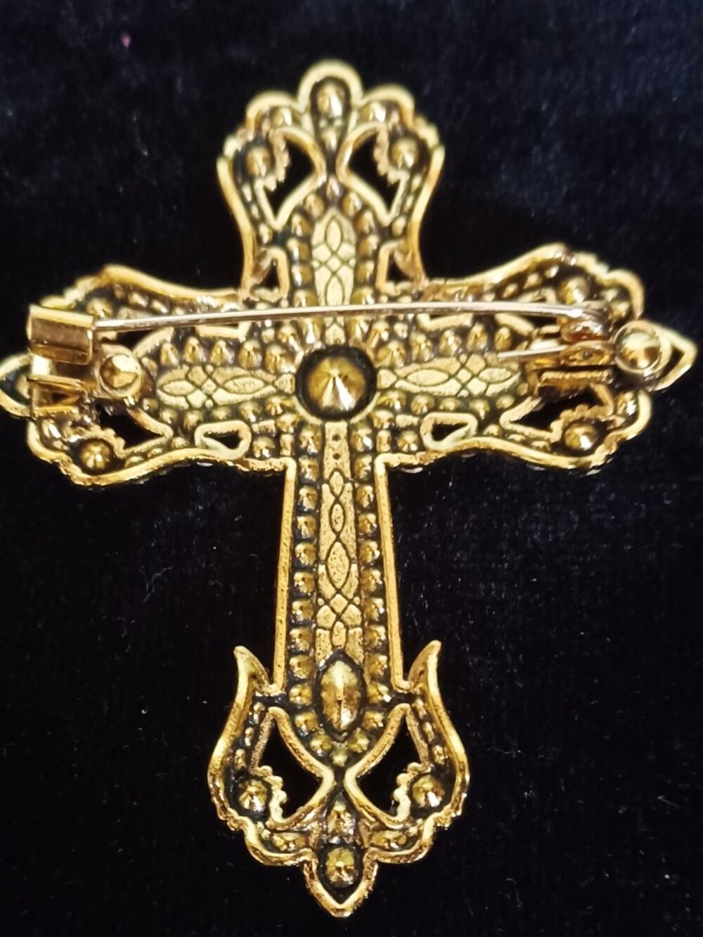 Stunning Rhinestone Cross Brooch - Picture 2 of 4